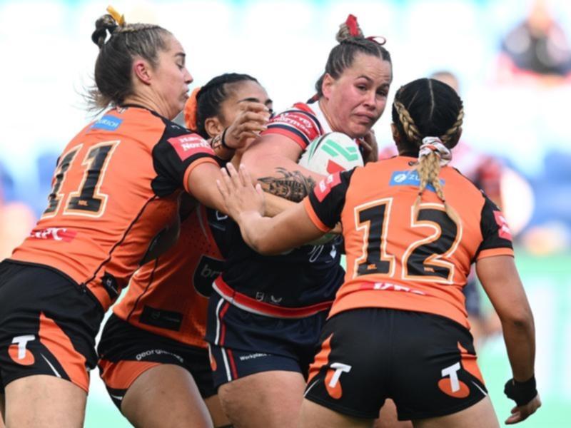 Sydney Roosters powerhouse Keilee Joseph (centre).