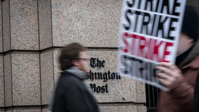 Washington Post staffers picket outside the newspapers headquarters, demanding agreement on a new union contract, on Thursday, Dec. 7, 2023. The 24-hour strike is the first walkout at The Post since the 1970s, union leaders said. (Haiyun Jiang/The New York Times)