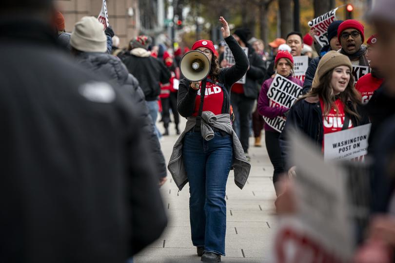 Washington Post staffers picket outside the newspapers headquarters, demanding agreement on a new union contract, on Thursday, Dec. 7, 2023. The 24-hour strike is the first walkout at The Post since the 1970s, union leaders said. (Haiyun Jiang/The New York Times)