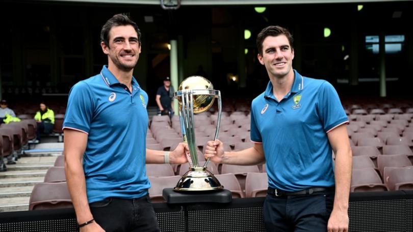 Mitchell Starc (l) has become the highest paid IPL player leapfrogging Pat Cummins (r). (Dan Himbrechts/AAP PHOTOS)