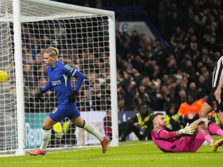 Mykhailo Mudryk has scored to help Chelsea see off Newcastle to reach the League Cup semi-finals. (AP PHOTO)