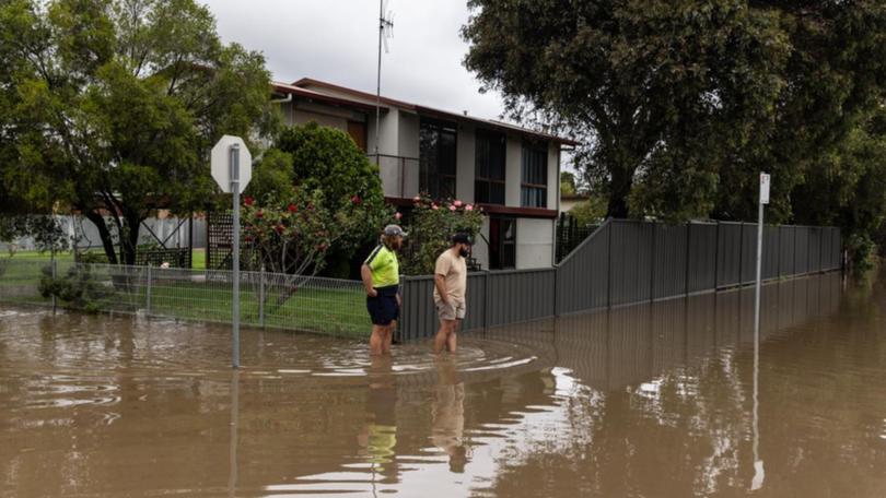 Further flooding remains a risk in Victoria despite warm weather and no rain forecast. (Diego Fedele/AAP PHOTOS)