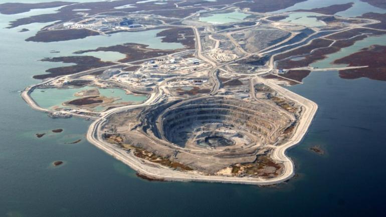 A plane was travelling from Fort Smith to Rio Tinto's Diavik Diamond Mine when it crashed. 