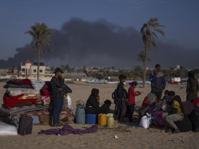 Palestinians fleeing Khan Younis