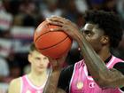 Zylan Cheatham's 24 points helped the Breakers beat Perth and keep their NBL finals hopes alive. (David Rowland/AAP PHOTOS)