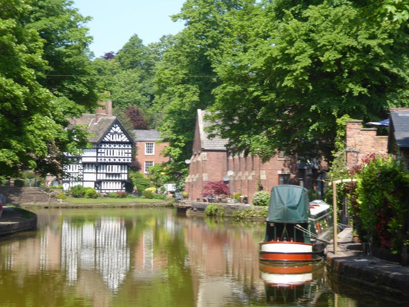 The village of Worsley by the Bridgewater Canal.