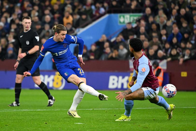 BIRMINGHAM, ENGLAND - FEBRUARY 07: Conor Gallagher of Chelsea scores his team's first goal during the Emirates FA Cup Fourth Round Replay match between Aston Villa and Chelsea at Villa Park on February 07, 2024 in Birmingham, England. (Photo by Clive Mason/Getty Images)