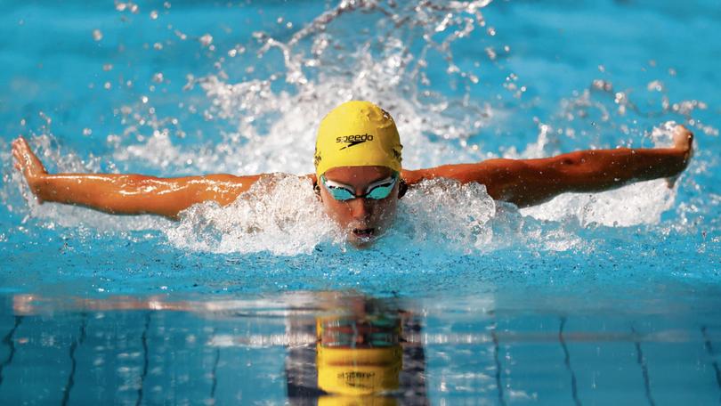 SMETHWICK, ENGLAND - JULY 30: Emma McKeon of Team Australia competes in the Women's 100m Backstroke Final on day two of the Birmingham 2022 Commonwealth Games at Sandwell Aquatics Centre on July 30, 2022 on the Smethwick, England. (Photo by Dean Mouhtaropoulos/Getty Images)