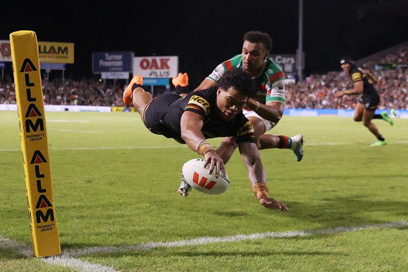 PENRITH, AUSTRALIA - MARCH 09: Brian To'o of the Panthers dives over to score a try as Isaiah Tass of the Rabbitohs attempts to tackle during the round two NRL match between the Penrith Panthers and the South Sydney Rabbitohs at BlueBet Stadium on March 09, 2023 in Penrith, Australia. (Photo by Cameron Spencer/Getty Images)