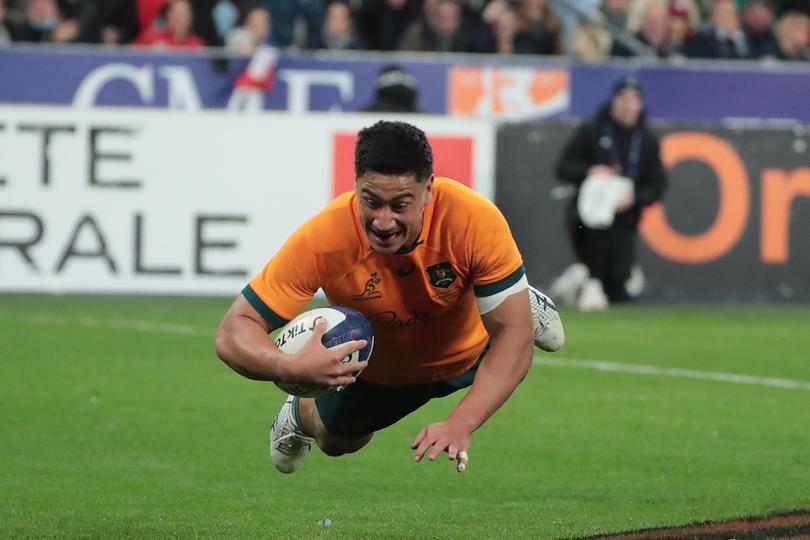 epa10288805 Australia's Lalakai Foketi scores a try during the Rugby Union Autumn International Test match between France and Australia in Saint-Denis, near Paris, France, 05 November 2022. EPA/CHRISTOPHE PETIT TESSON