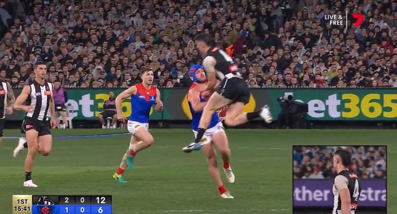 Angus Brayshaw has been stretchered off the ground after a big collision with Brayden Maynard.