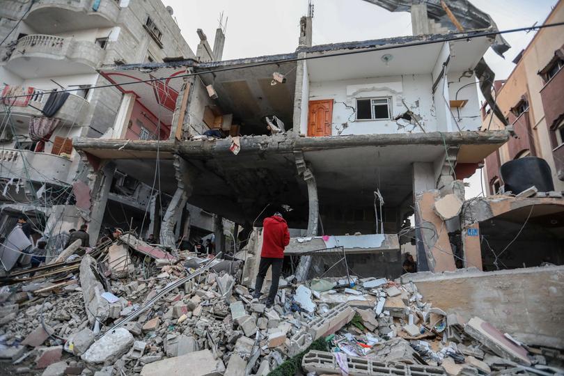 RAFAH, GAZA - FEBRUARY 24: People inspect damage to their homes following Israeli air strikes on February 24, 2024 in Rafah, Gaza. Strikes have intensified as Israel reiterated its intent to press on with a ground offensive in Gaza's southern city of Rafah where some 1.4 million internally displaced Palestinians are sheltering, whilst a growing number of countries express alarm over the operation. (Photo by Ahmad Hasaballah/Getty Images)