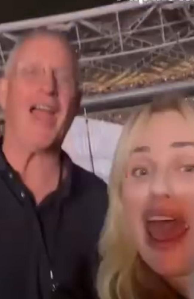 Scott Swift and Rebel Wilson sing along to Shake it Off in Sydney. 