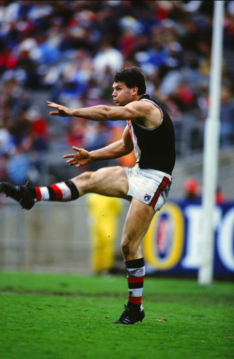 Danny Frawley of the Saints takes a kick during the 1991 round 19 AFL match between the St Kilda Saints and the Collingwood Magpies.