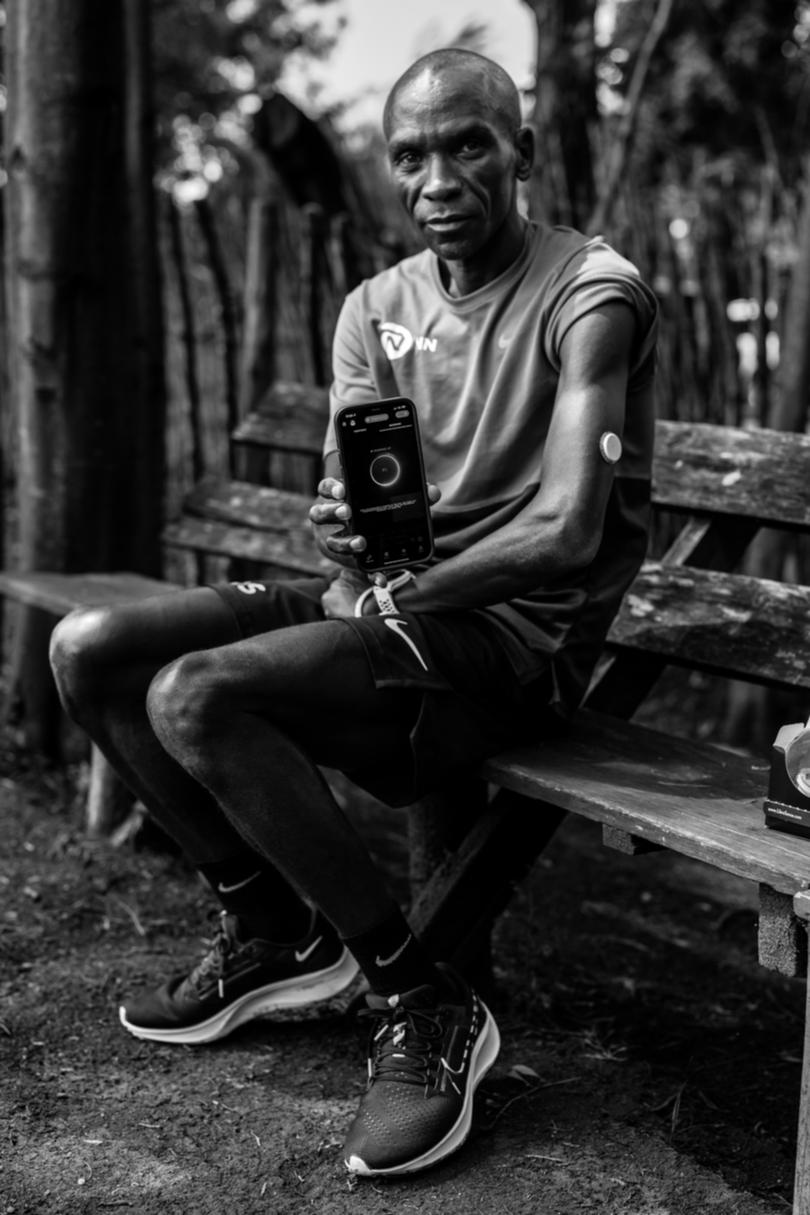 Eliud Kipchoge with his Abbott biowearable senso