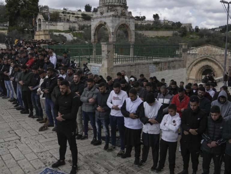 Palestinian Muslim worshippers who were prevented from entering the Al-Aqsa Mosque compound. (AP PHOTO)
