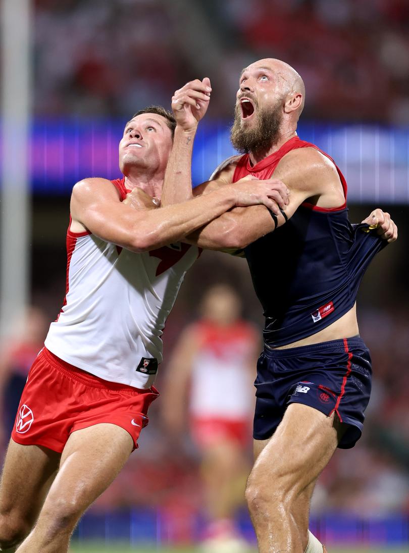 SYDNEY, AUSTRALIA - MARCH 07:  Max Gawn of the Demons competes for the ball against Hayden McLean of the Swans during the Opening Round AFL match between Sydney Swans and Melbourne Demons at SCG, on March 07, 2024, in Sydney, Australia. (Photo by Matt King/AFL Photos/Getty Images)