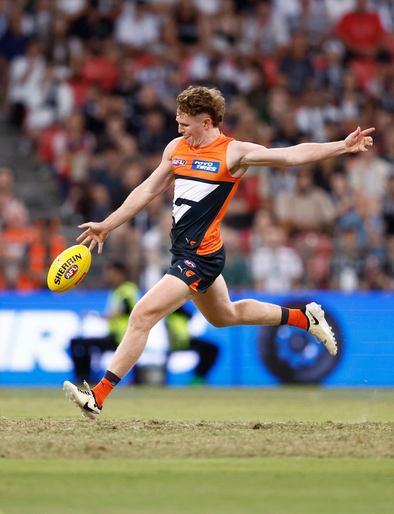 SYDNEY, AUSTRALIA - MARCH 09: Tom Green of the Giants kicks the ball during the 2024 AFL Opening Round match between the GWS GIANTS and the Collingwood Magpies at ENGIE Stadium on March 09, 2024 in Sydney, Australia. (Photo by Michael Willson/AFL Photos via Getty Images)