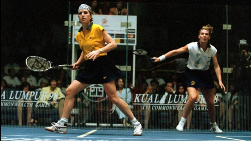 Australians Sarah Fitz-Gerald (l) and Michelle Martin contest the squash final at Kuala Lumpur 1998. 