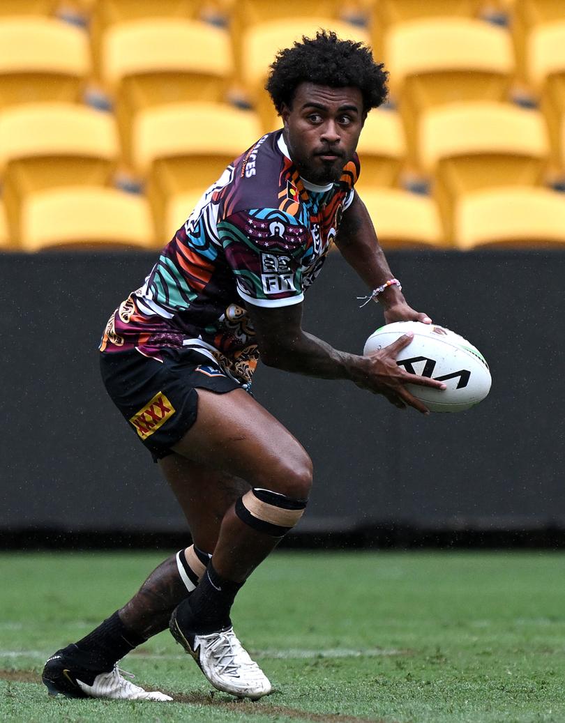 BRISBANE, AUSTRALIA - MARCH 11: Ezra Mam looks to pass during a Brisbane Broncos NRL training session at Suncorp Stadium on March 11, 2024 in Brisbane, Australia. (Photo by Bradley Kanaris/Getty Images)