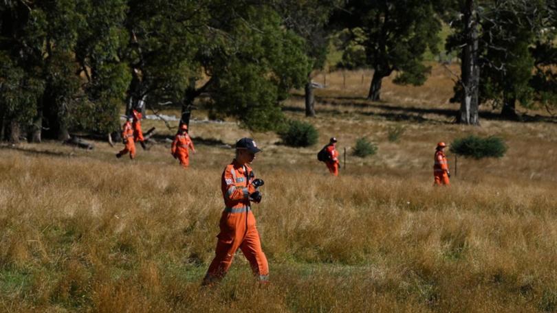 SES personnel search farmland in Ballarat for Samantha Murphy.