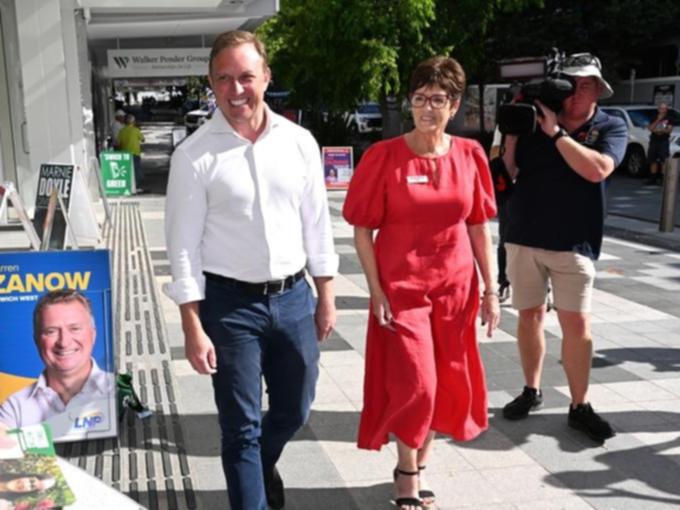 Premier Steven Miles visited a pre-poll booth with Ipswich West candidate Wendy Bourne on Friday. (Darren England/AAP PHOTOS)