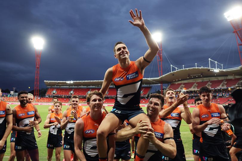 Josh Kelly of the Giants is chaired off the field by teammates.