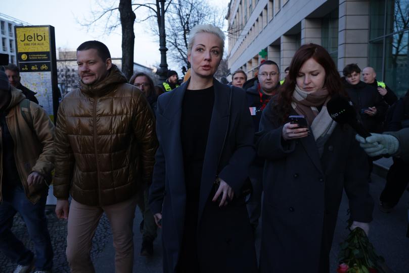 BERLIN, GERMANY - MARCH 17: Yulia Navalnaya, widow of late Russian opposition figure Aleksei Navalny, walks to catch an Uber after she voted in Russian elections on March 17, 2024 in Berlin, Germany. Presidential elections in Russia, which are taking place without any meaningful opposition candidates allowed, will conclude today with President Vladimir Putin all but certain to be reelected. (Photo by Sean Gallup/Getty Images)