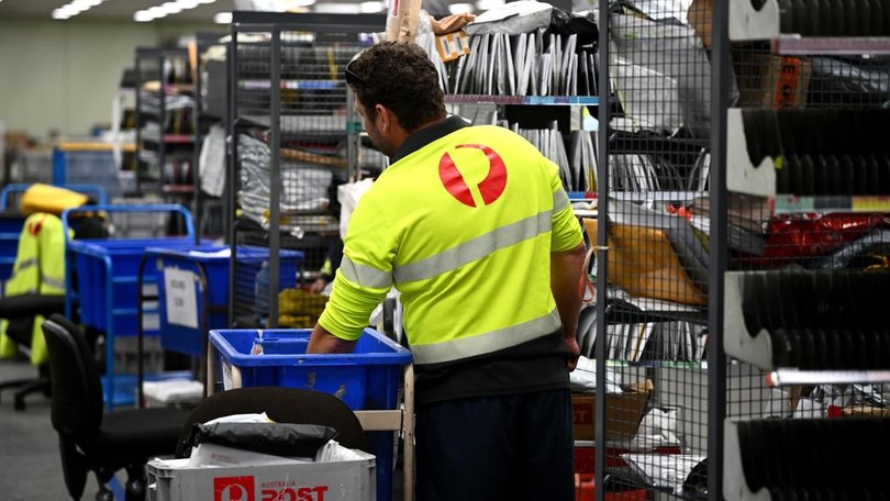 Australians are becoming more reliant on online shopping. (Dan Himbrechts/AAP PHOTOS)