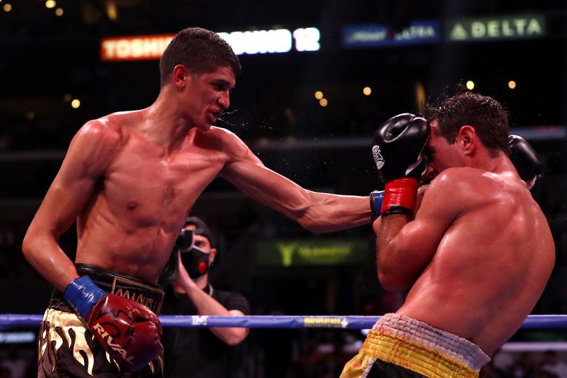 Sebastian Fundora (L) will now face-off against Tim Tszyu.