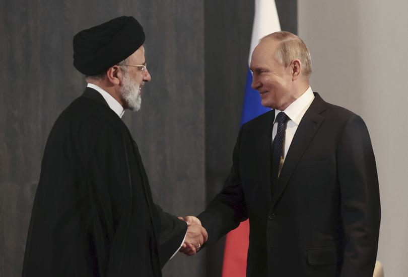 Russian President Vladimir Putin, right, and Iranian President Ebrahim Raisi.