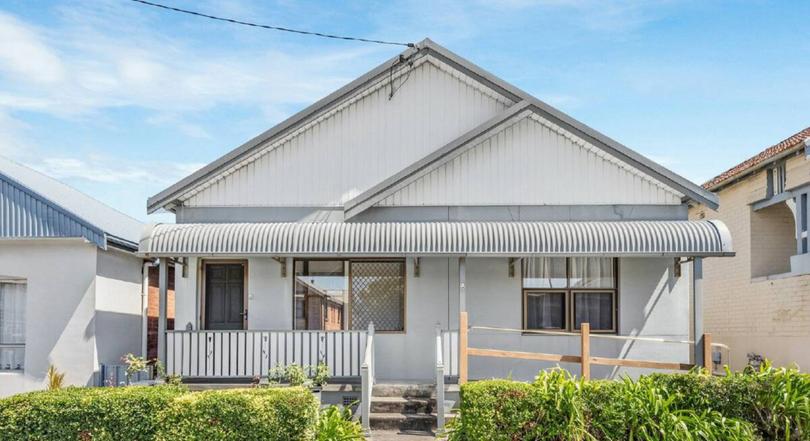 18 Hanbury Street in Mayfield sold at auction for $910,000.