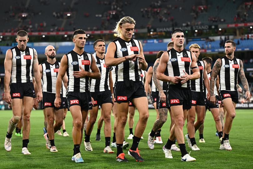 MELBOURNE, AUSTRALIA - MARCH 15: The Magpies look dejected after losing the round one AFL match between Collingwood Magpies and Sydney Swans at Melbourne Cricket Ground, on March 15, 2024, in Melbourne, Australia. (Photo by Quinn Rooney/Getty Images)