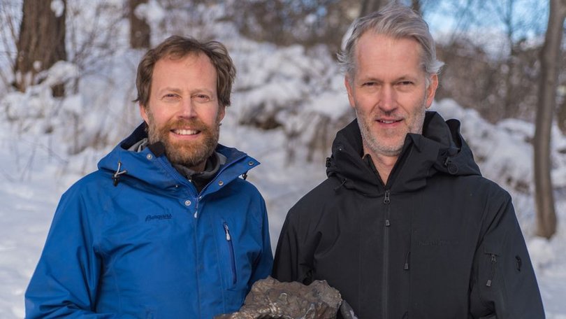 Andreas Forsberg and Anders Zetterqvist with the meteorite.