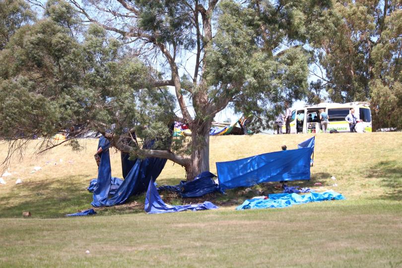 Monte Bovill
@MonteBovill
Awful scene at Tasmania’s Hillcrest Primary School. Multiple students seriously injured after a jumping castle flipped in a gust of wind