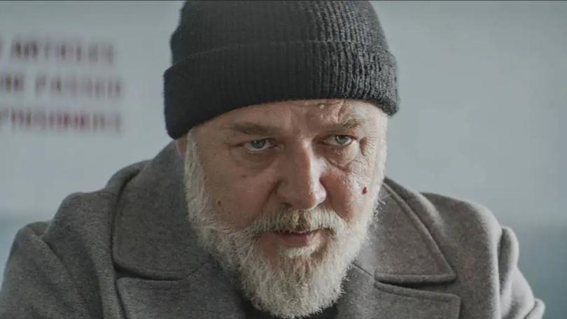 Russell Crowe's Sleeping Dogs is getting panned by critics.