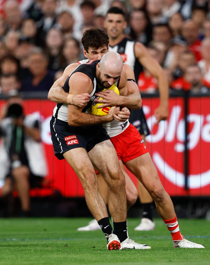 MELBOURNE, AUSTRALIA - MARCH 15: Steele Sidebottom of the Magpies is tackled by Robbie Fox of the Swans during the 2024 AFL Round 01 match between the Collingwood Magpies and the Sydney Swans at the Melbourne Cricket Ground on March 15, 2024 in Melbourne, Australia. (Photo by Michael Willson/AFL Photos via Getty Images)