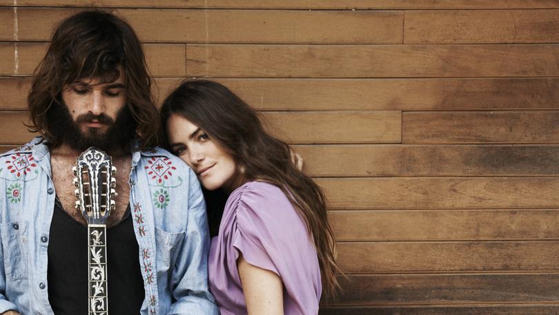 Angus Stone & Julia Stone.