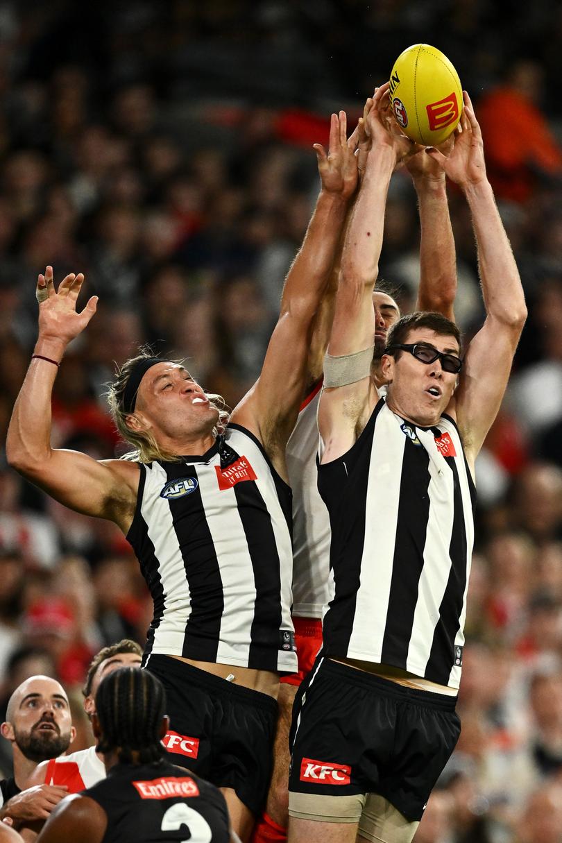 MELBOURNE, AUSTRALIA - MARCH 15:  Darcy Moore and Mason Cox of the Magpies compete for the ball against Brodie Grundy of the Swans  during the round one AFL match between Collingwood Magpies and Sydney Swans at Melbourne Cricket Ground, on March 15, 2024, in Melbourne, Australia. (Photo by Quinn Rooney/Getty Images)