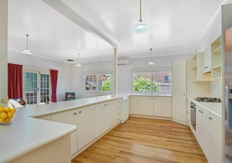 The kitchen before the renovation.