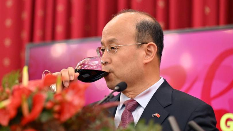 China's Ambassador to Australia Xiao Qian has met with Trade Minister Don Farrell to talk wine. (Mick Tsikas/AAP PHOTOS)