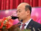 China's Ambassador to Australia Xiao Qian has met with Trade Minister Don Farrell to talk wine. (Mick Tsikas/AAP PHOTOS)