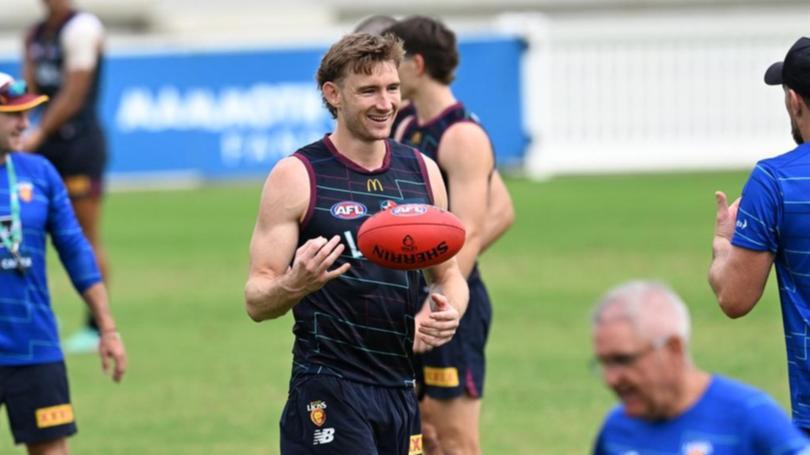 Brisbane Lions co-captain Harris Andrews (c) has laughed off claims of a fractured squad. (Darren England/AAP PHOTOS)