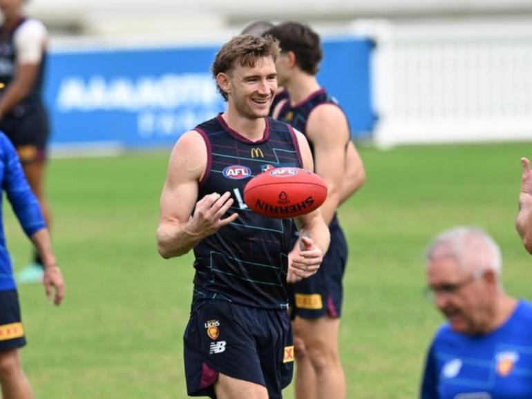 Brisbane Lions co-captain Harris Andrews (c) has laughed off claims of a fractured squad. (Darren England/AAP PHOTOS)