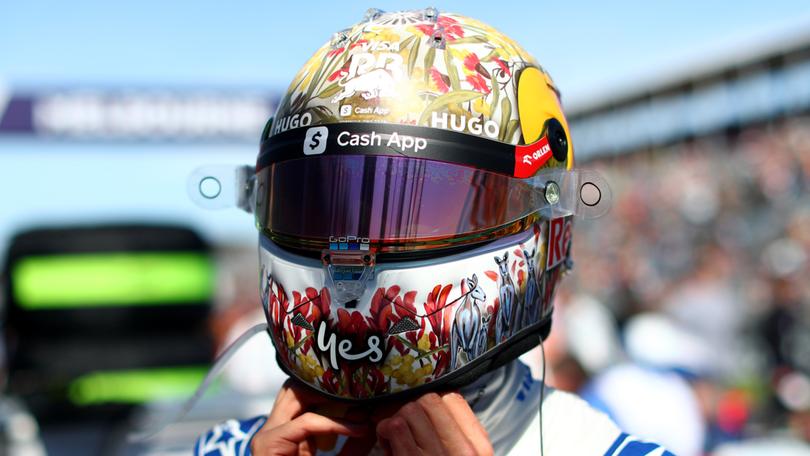 Daniel Ricciardo has been urged to stop ‘fussing’ over the car.