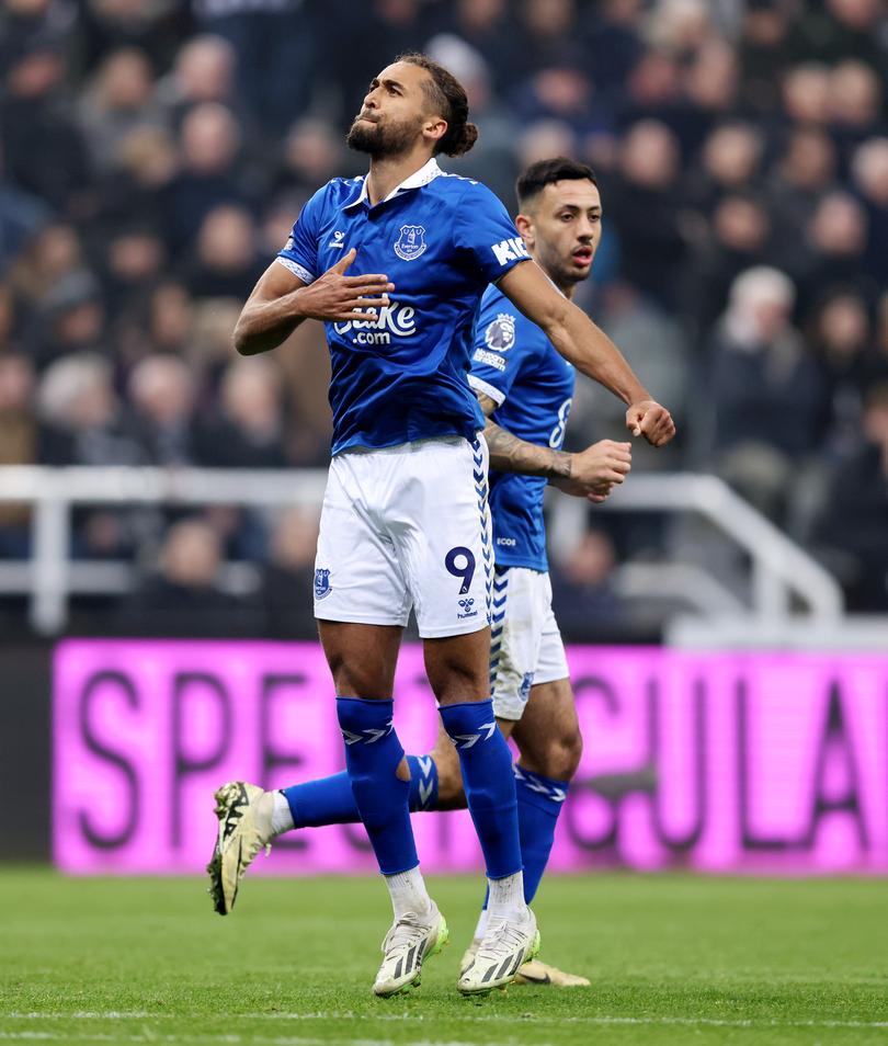 NEWCASTLE UPON TYNE, ENGLAND - APRIL 02: Dominic Calvert-Lewin of Everton celebrates scoring his team's first goal from a penalty kick during the Premier League match between Newcastle United and Everton FC at St. James Park on April 02, 2024 in Newcastle upon Tyne, England. (Photo by George Wood/Getty Images) (Photo by George Wood/Getty Images)