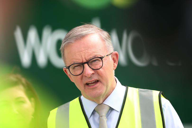 Australian Opposition Leader Anthony Albanese speaks to the media during the opening of Woolworths’ new distribution centre in Heathwood, Brisbane, Monday, April 4, 2022. (AAP Image/Jason O'Brien) NO ARCHIVING