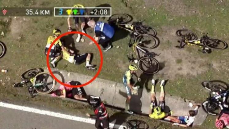 Cyclists rushed to Jonas Vingegaard after the crash.