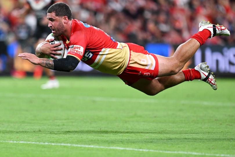 BRISBANE, AUSTRALIA - APRIL 06: Kenneath Bromwich of the Dolphins dives over to score a try during the round five NRL match between Dolphins and Wests Tigers at Suncorp Stadium, on April 06, 2024, in Brisbane, Australia. (Photo by Bradley Kanaris/Getty Images)