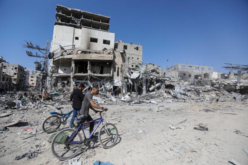 KHAN YUNIS, GAZA - APRIL 7: People inspect damage and remove items from their homes following Israeli airstrikes on April 07, 2024 in Khan Yunis, Gaza. The Israeli military reported today that it has scaled back ground troops in the southern Gaza Strip, leaving only one brigade. April 7th marks six months since Hamas led an attack on Israel, killing 1,200 people and taking around 250 people hostage. In response, Israel launched a retaliatory war in Gaza that has killed more than 33,000 people, according to the Gazan health ministry. As the latest round of ceasefire negotiations have stalled, the humanitarian crisis worsens in Gaza, while more than 100 Israeli hostages remain in captivity. (Photo by Ahmad Hasaballah/Getty Images)